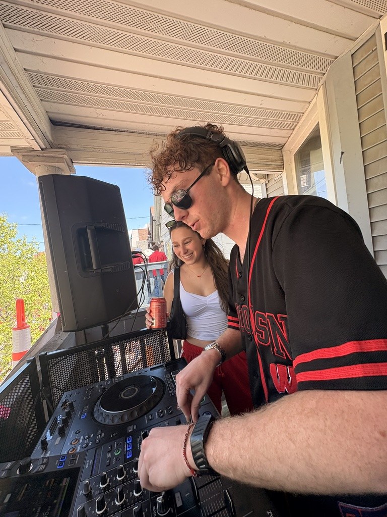 Close-up of the decks during a porch set
